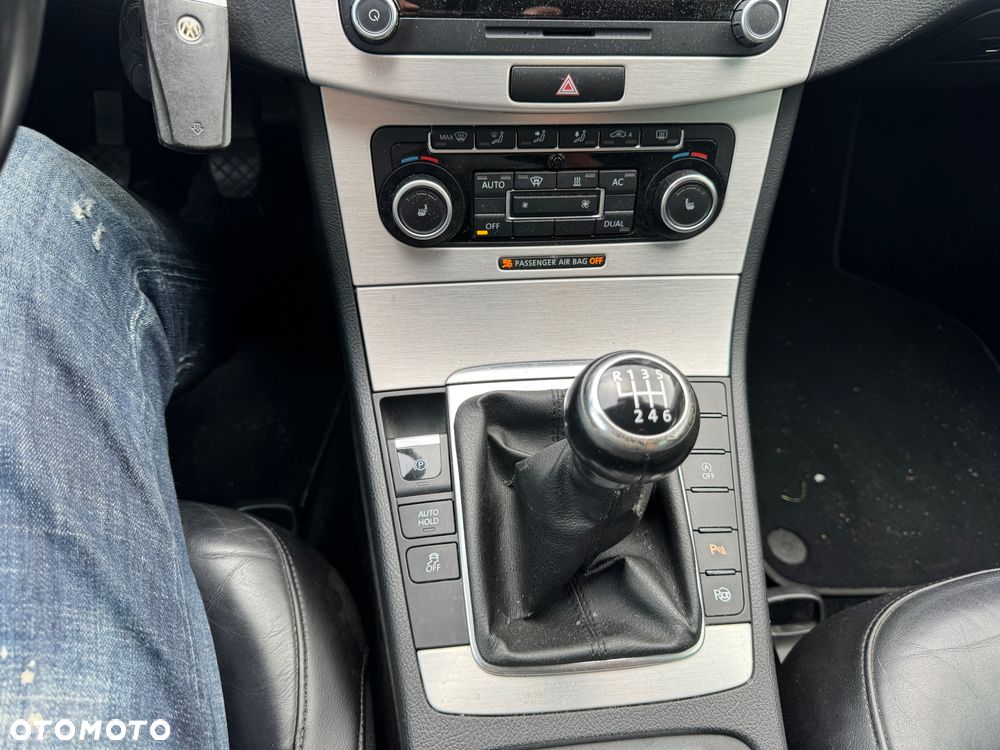 Volkswagen Passat 2.0 TDI DPF Sportline - 12