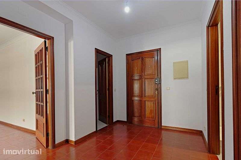 Apartamento T3 com 2 WC e garagem fechada junto às Portas da Maia - Grande imagem: 5/12