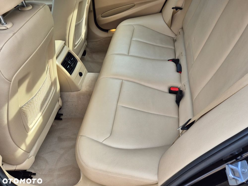 BMW Seria 3 318d Luxury Line - 21