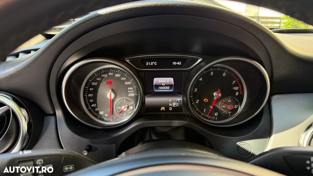 Mercedes-Benz GLA 180 7G-DCT StreetStyle - 12