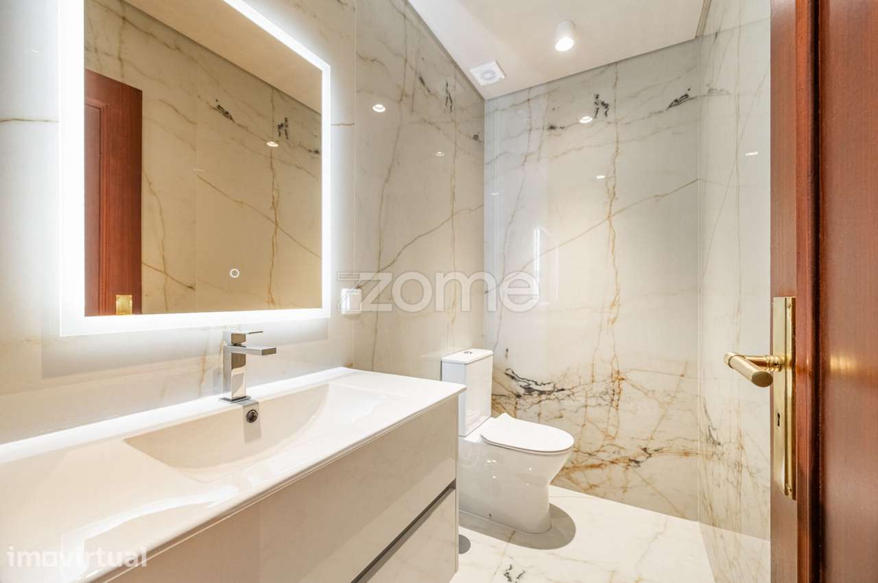 Moradia T4 Semi - Renovada com Terraço e Garagem Dupla | Lomar - Grande imagem: 4/31
