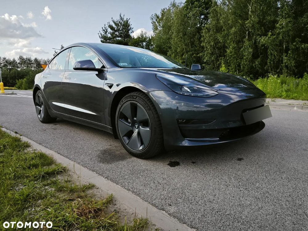 Tesla Model 3 - 12