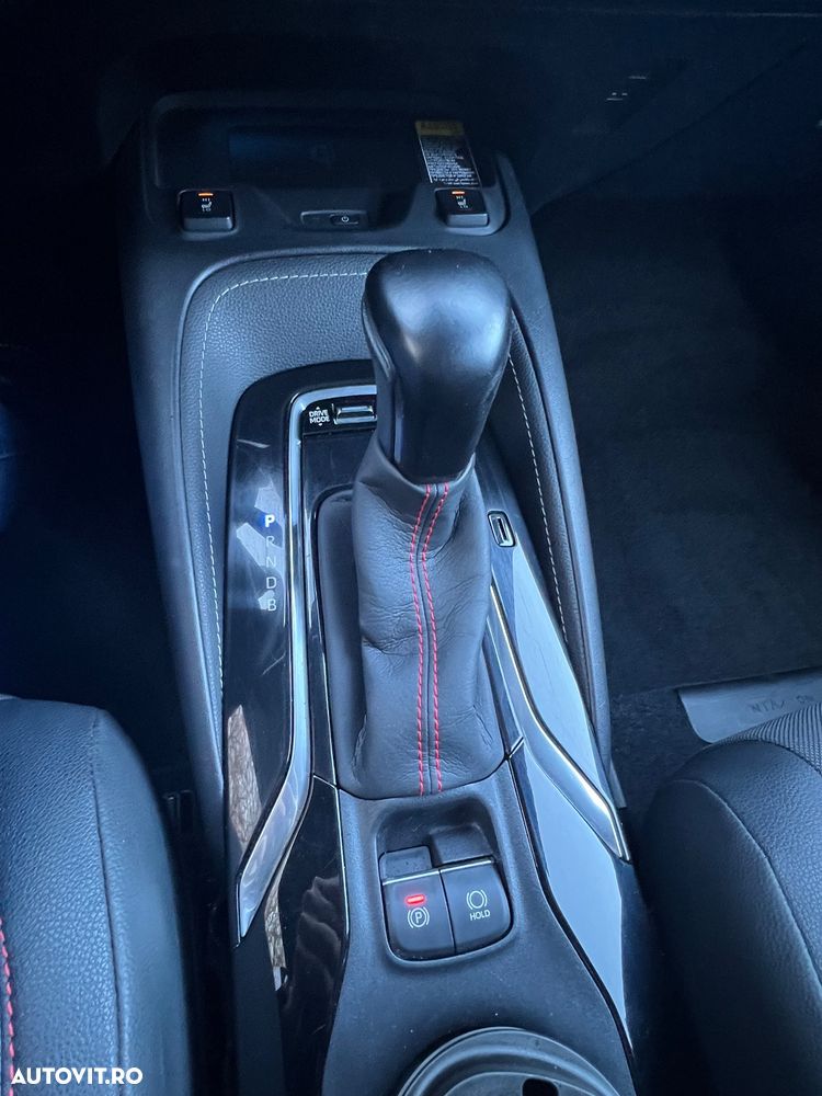 Toyota Corolla 1.8 HSD Dynamic GR Sport - 8