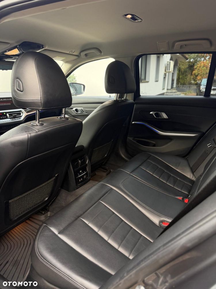 BMW Seria 3 320d Luxury Line - 11