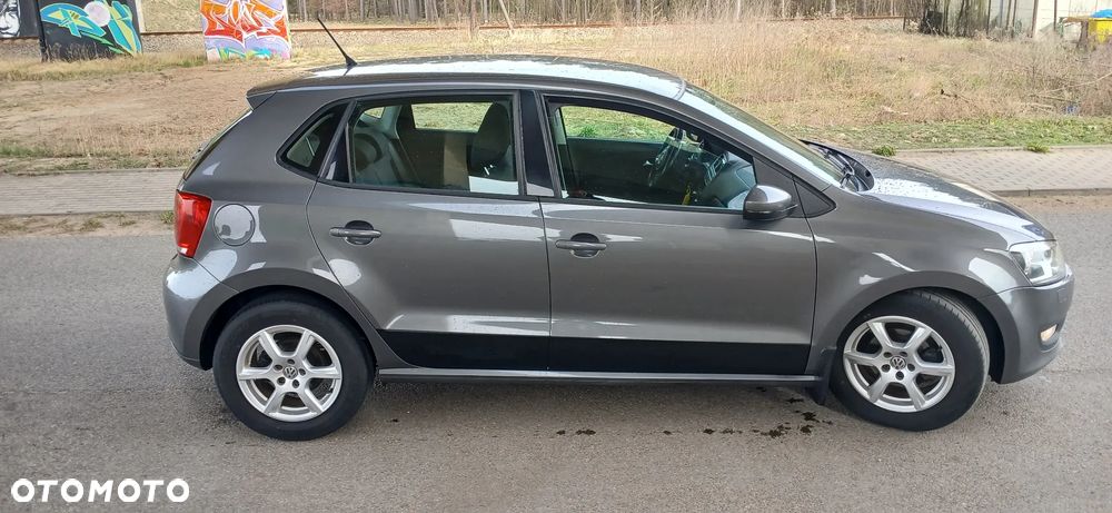 Volkswagen Polo 1.6 TDI DSG Comfortline - 4