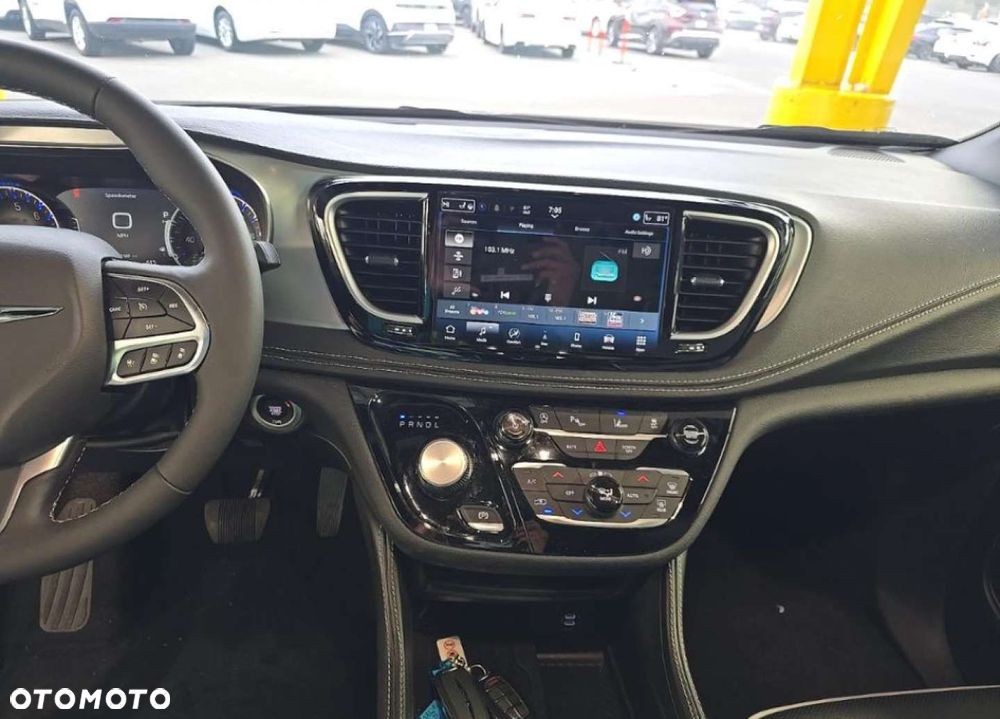 Chrysler Pacifica - 14