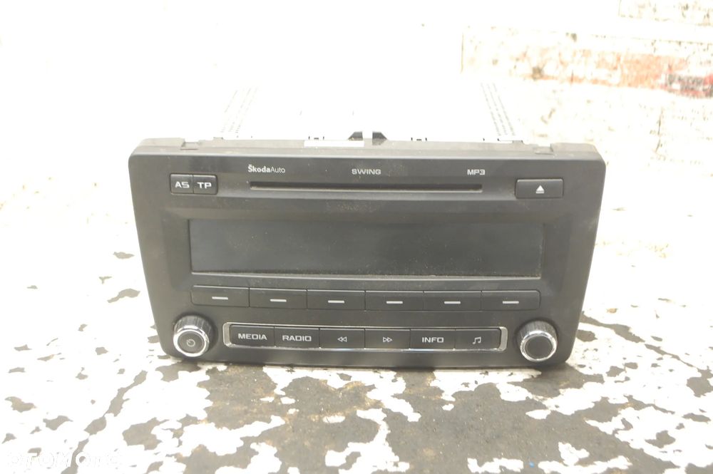 RADIO FABRYCZNE DELPHI 1Z0035161M SKODA OCTAVIA II LIFT - 1