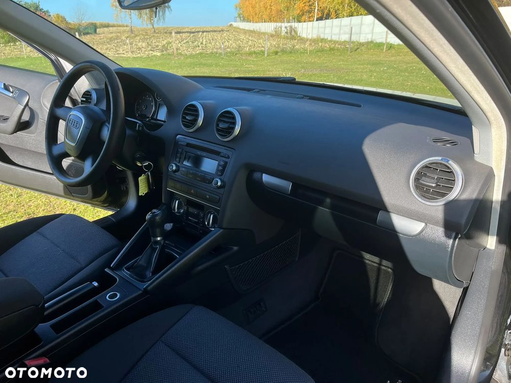 Audi A3 Sportback 1.6 Ambiente - 29