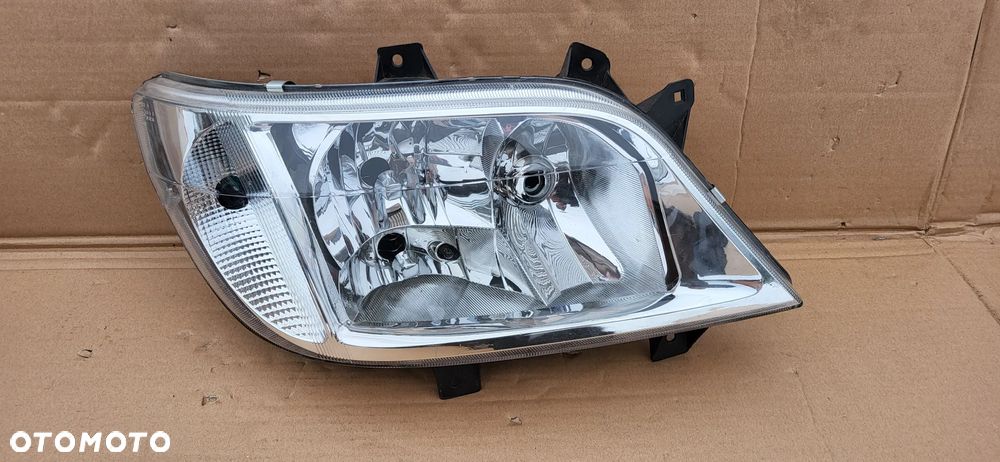 LAMPA PRAWY PRZOD MERCEDES SPRINTER 901 LIFT - 2