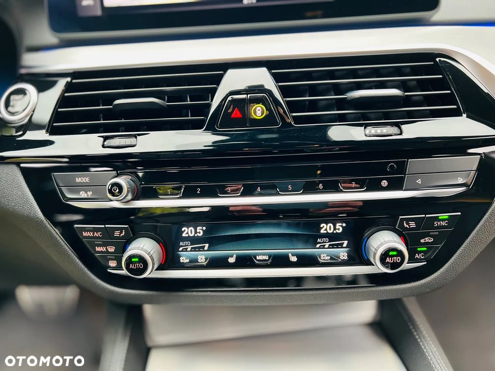 BMW Seria 5 530d xDrive Touring M Sport Edition - 29