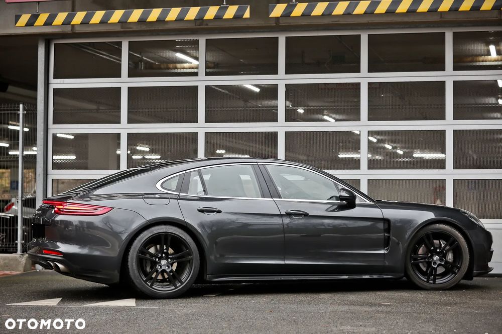 Porsche Panamera 4S - 17