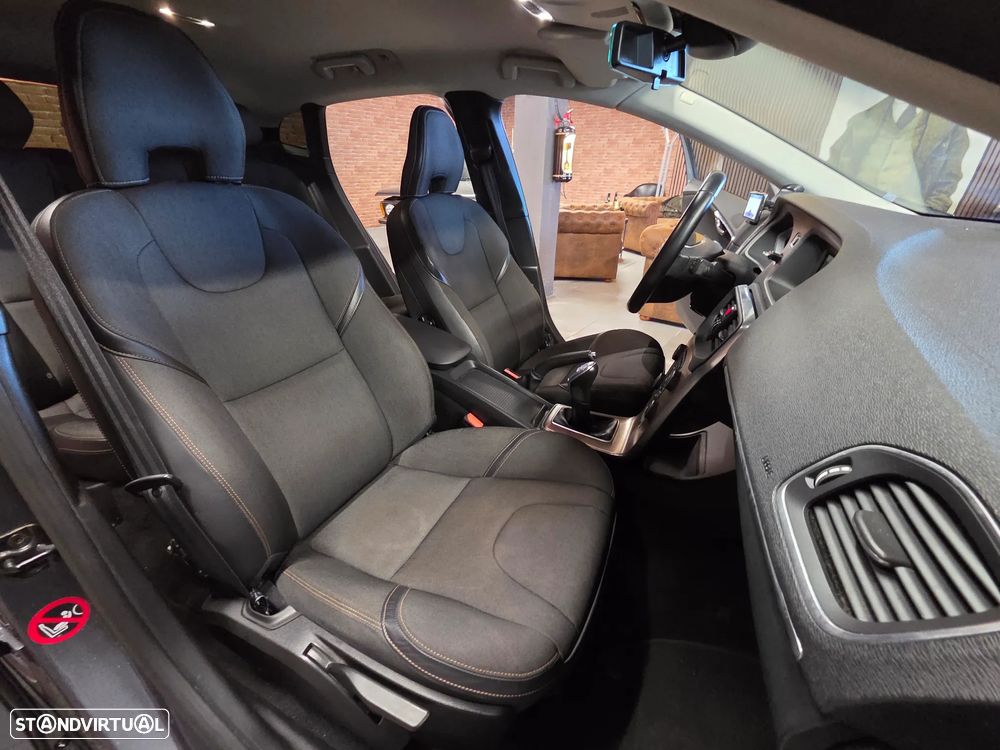 Volvo V40 D2 Summum - 6