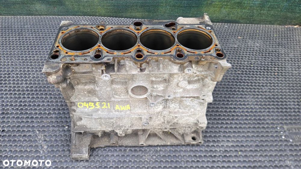 Blok 06D103023 BBBBB Dół Silnik Cylindry Panewki Mocowanie Wału 2.0 FSI AWA Audi A4 B6 B7 VW - 1