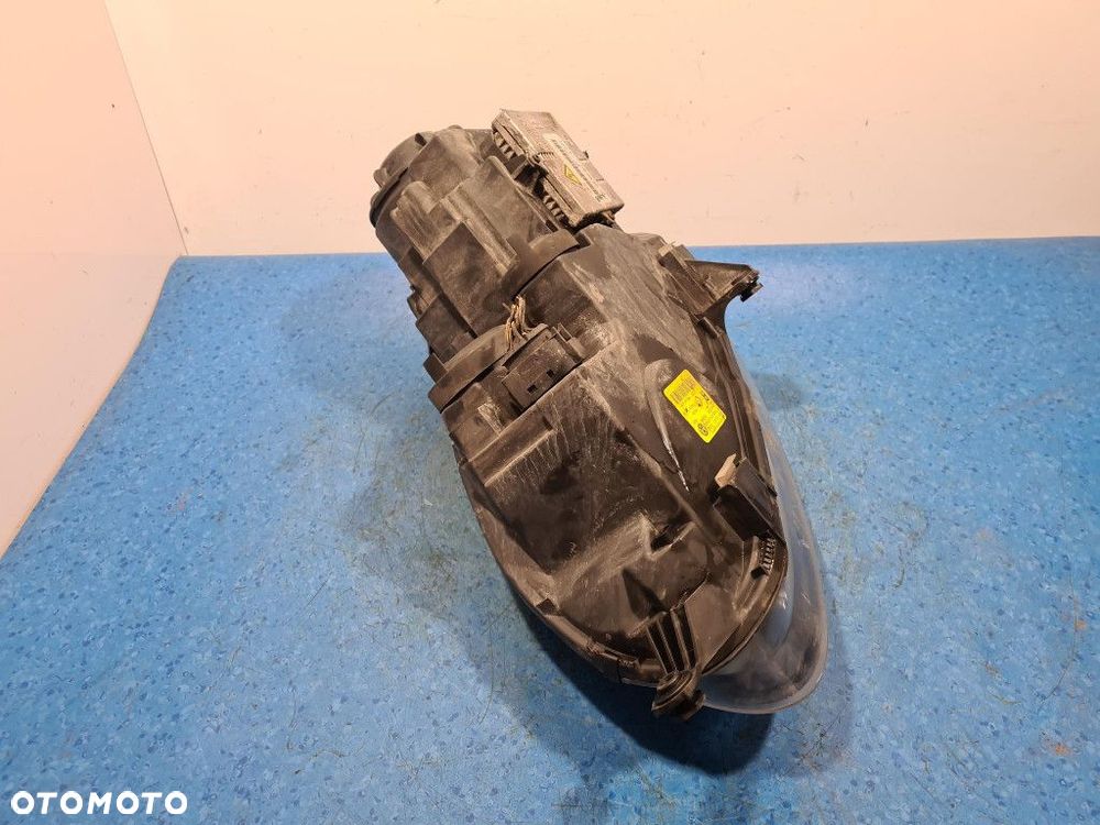 VOLKSWAGEN JETTA V REFLEKTOR PRAWY XENON - 9