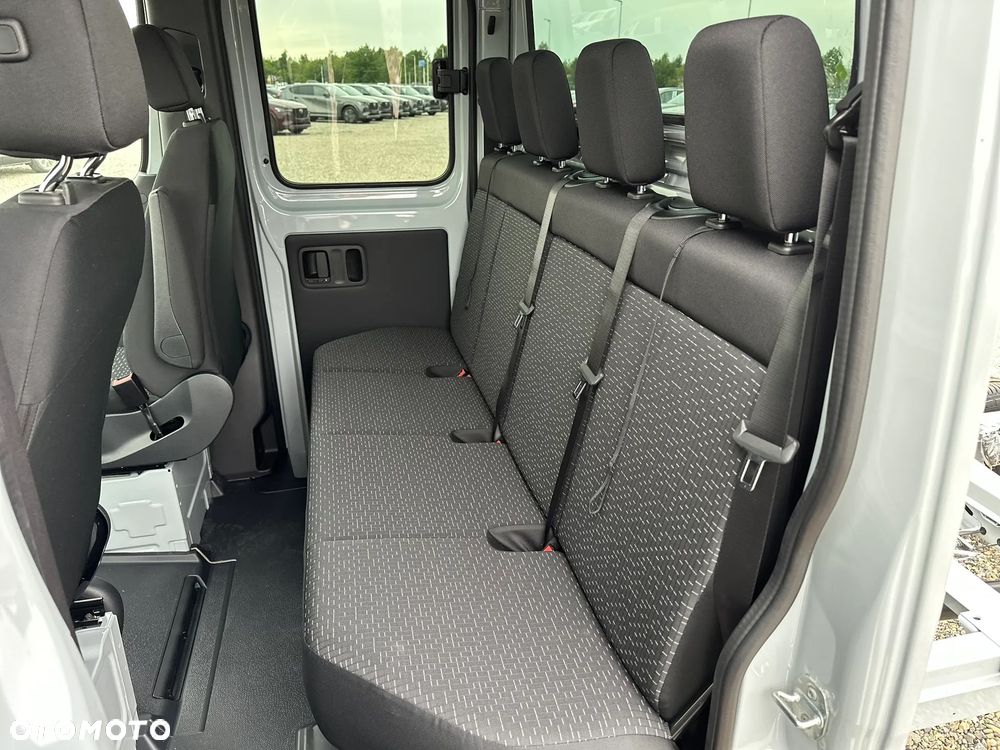 Mercedes-Benz Sprinter - 16