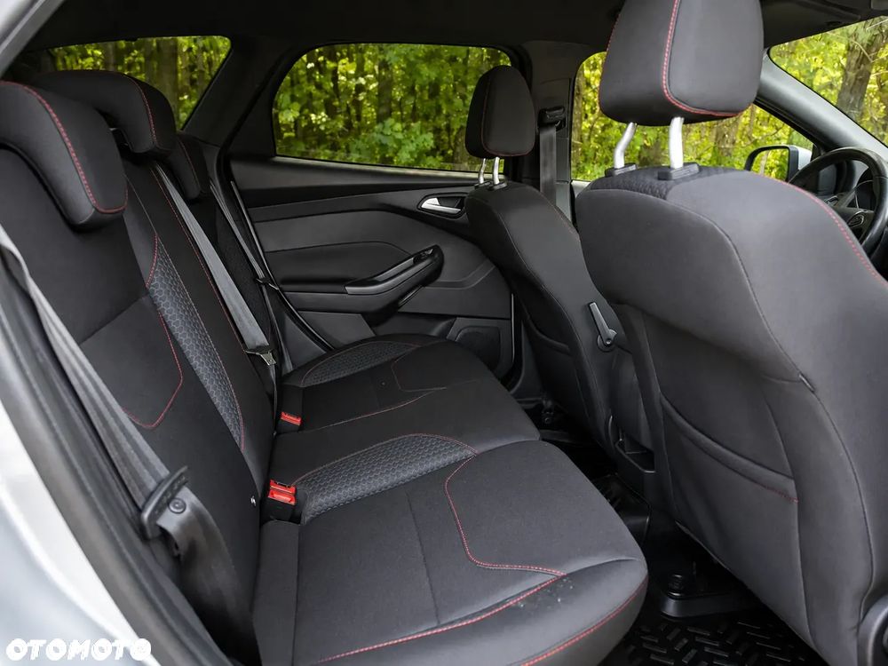 Ford Focus 1.5 EcoBoost ST-Line - 12