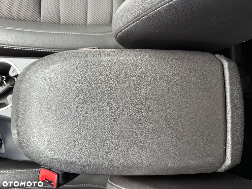 Ford Kuga 2.0 TDCi 2x4 Titanium - 33