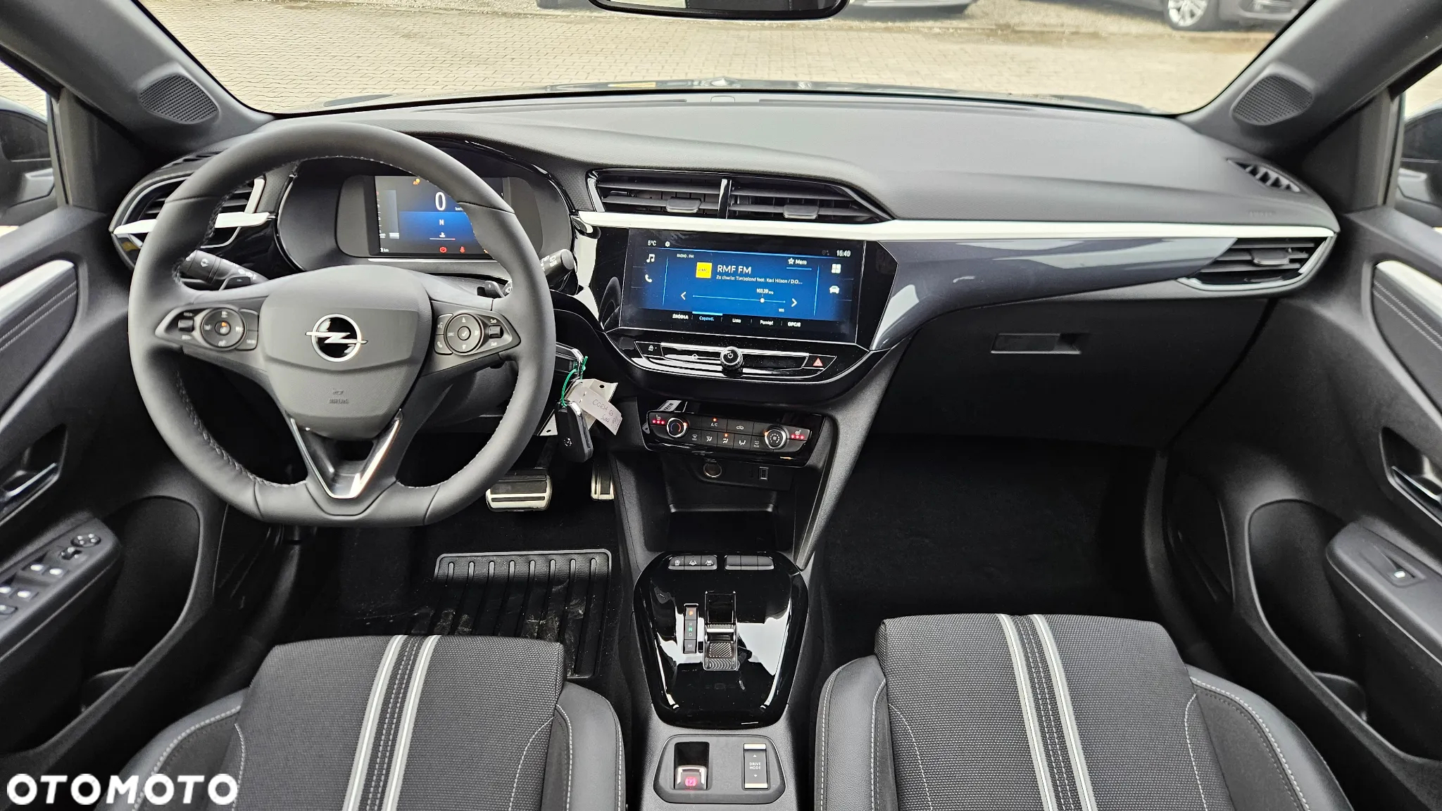 Opel Corsa 1.2 GS S&S - 10