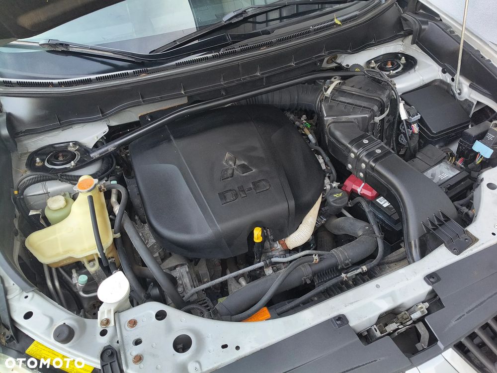 Mitsubishi Outlander 2.2 DI-D 4WD Instyle - 25