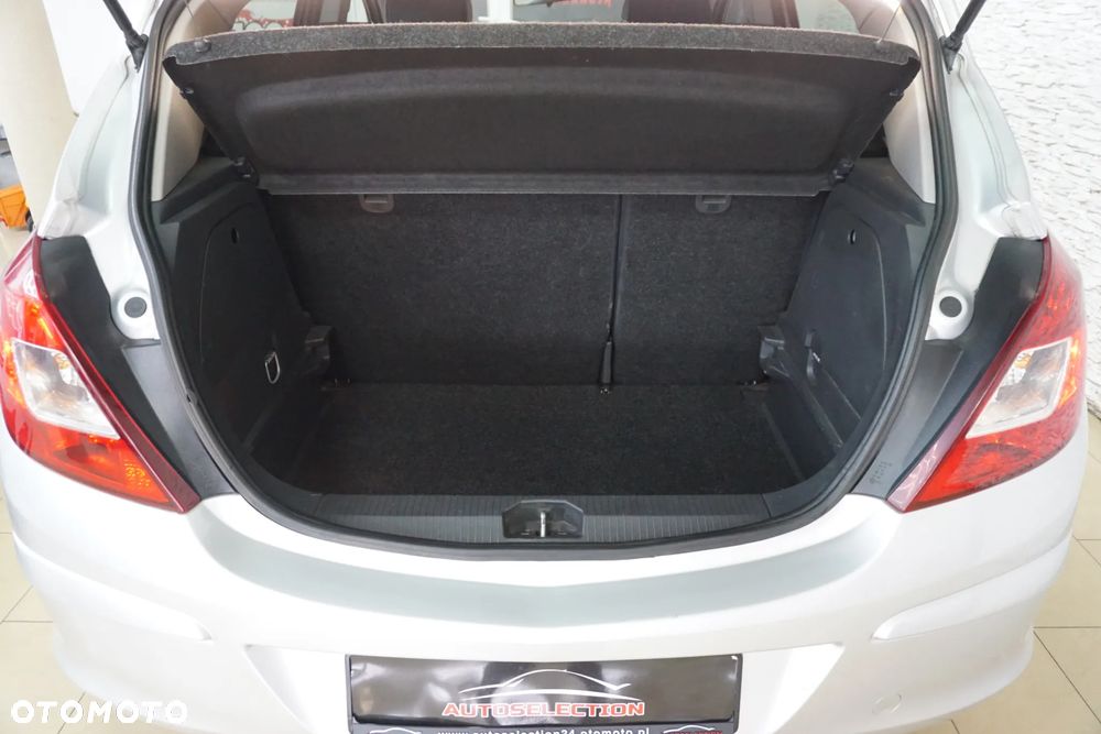 Opel Corsa 1.2 16V Cosmo - 12