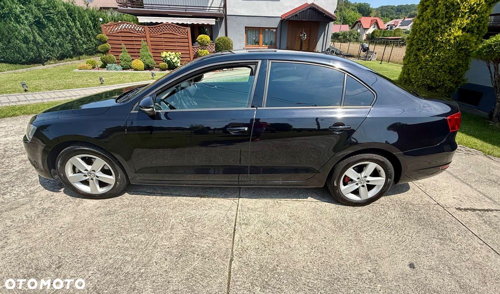 Volkswagen Jetta - 4