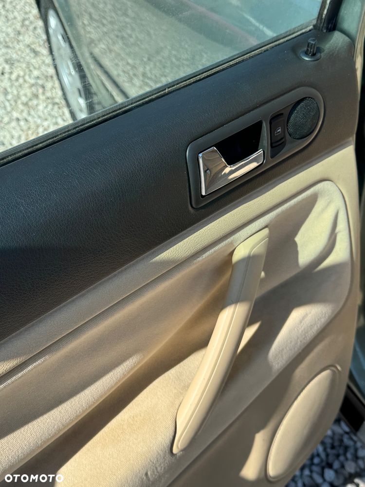 Volkswagen Passat 1.9 TDI Highline - 26