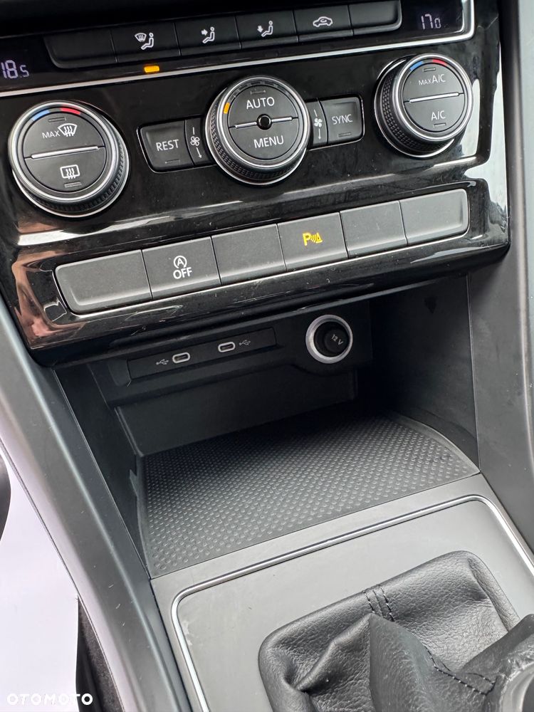 Volkswagen Touran 1.5 TSI ACT OPF Trendline - 29