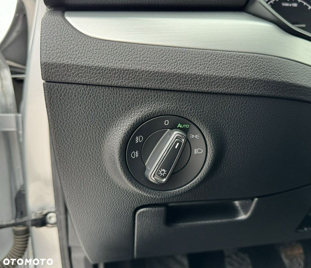 Skoda Superb 2.0 TDI SCR Ambition - 14