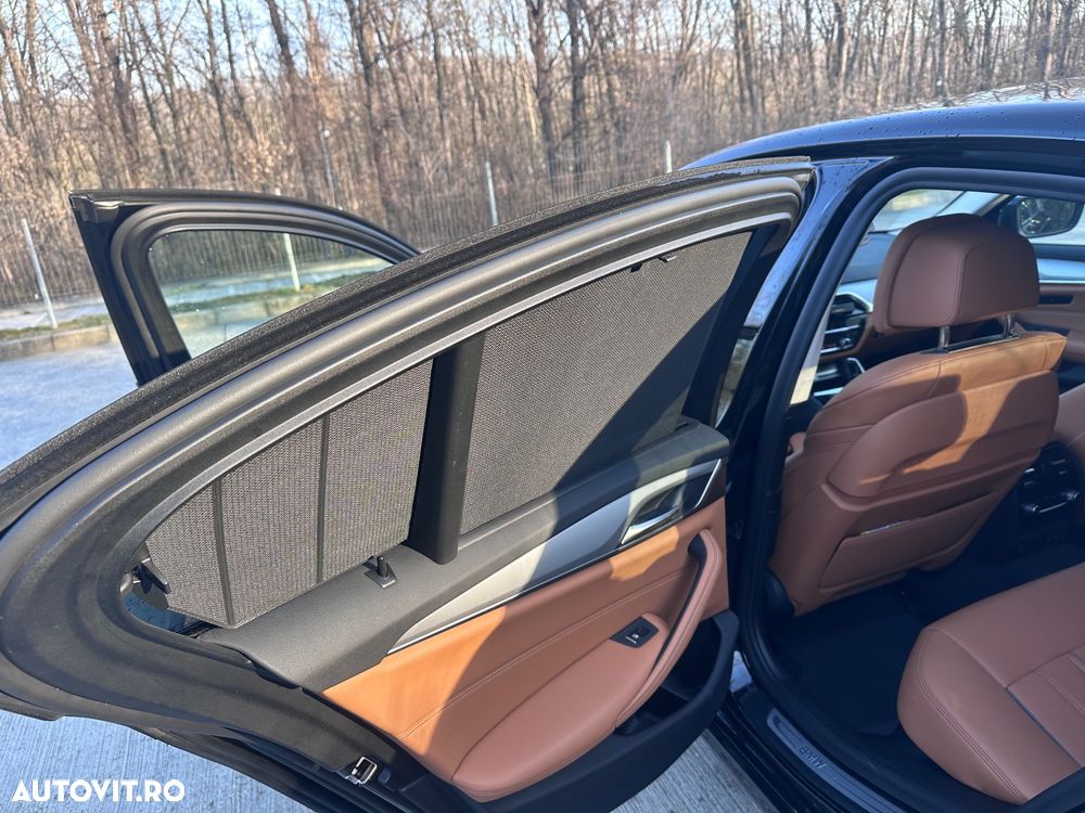 BMW Seria 5 530i xDrive AT - 13