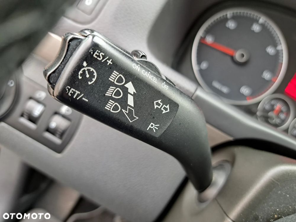 Volkswagen Touran - 24