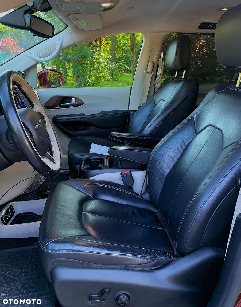 Chrysler Pacifica - 12