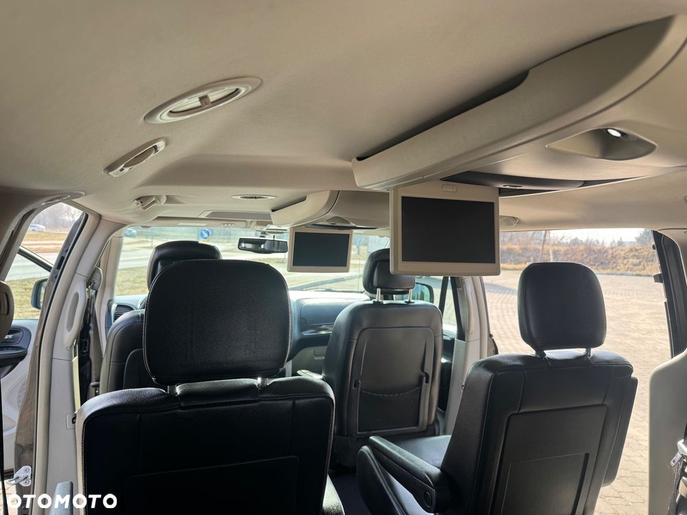 Chrysler Town & Country 3.6 Limited - 17