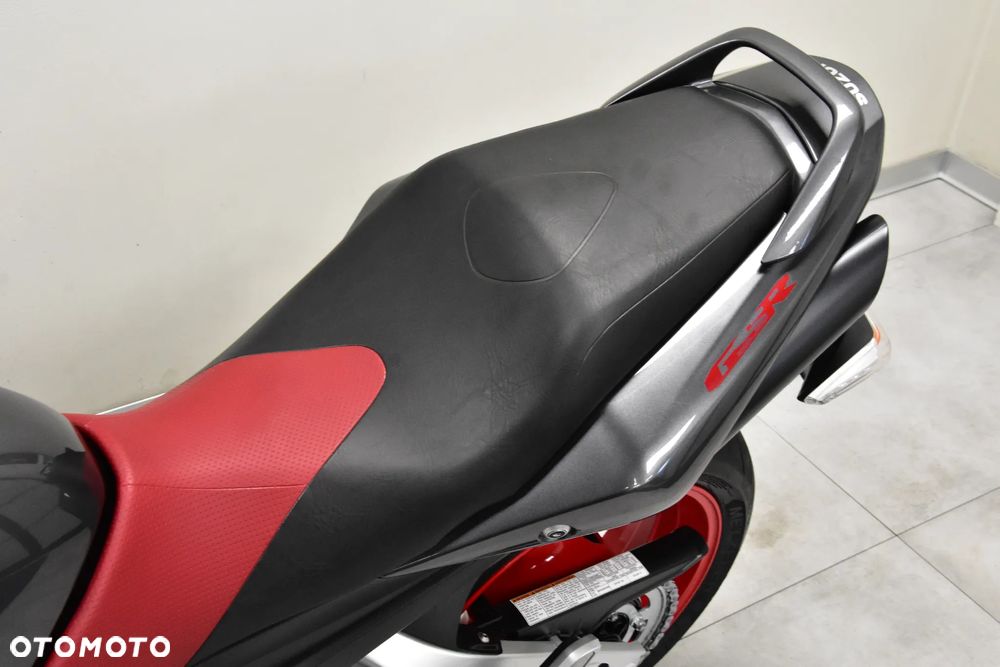 Suzuki GSR - 18