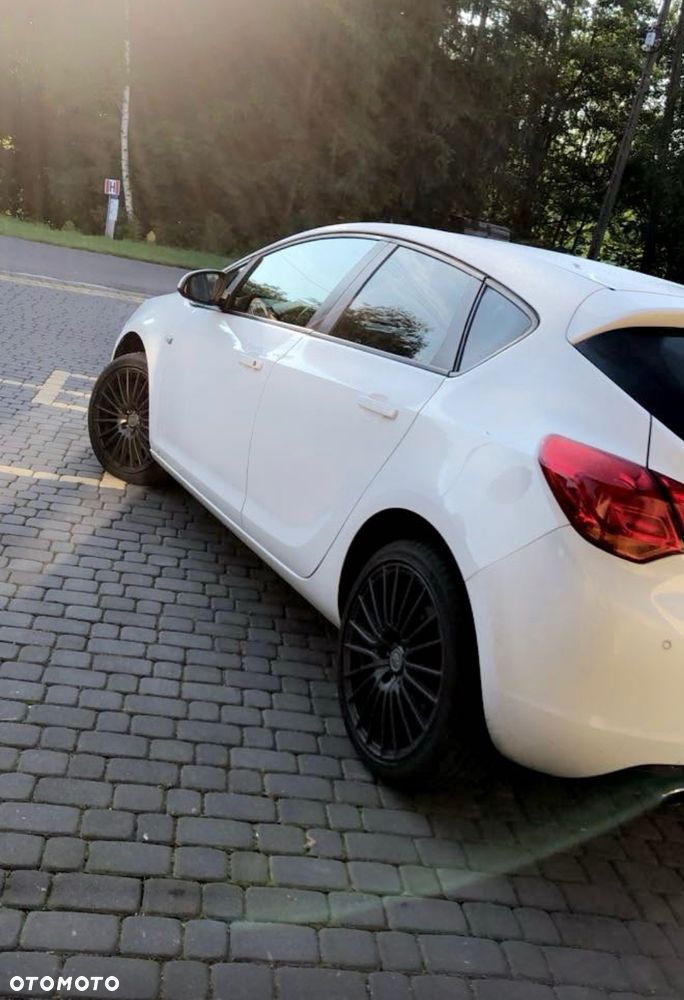 Opel Astra 2.0 CDTI Cosmo - 8