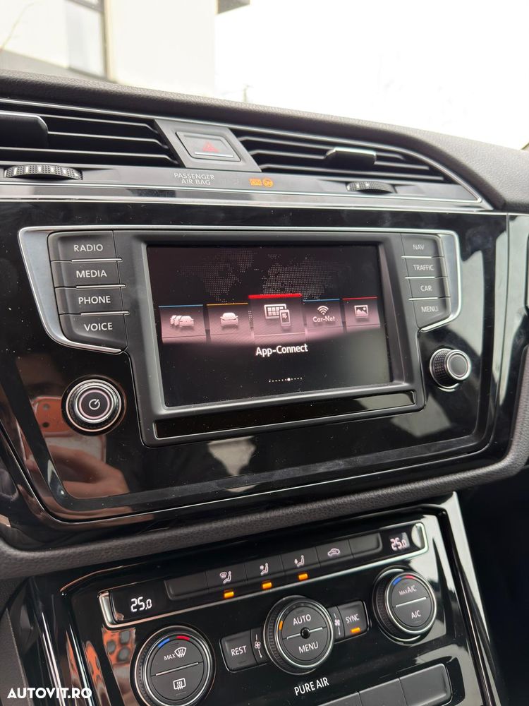Volkswagen Touran - 17