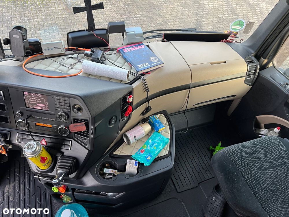 Mercedes-Benz ACTROS - 10