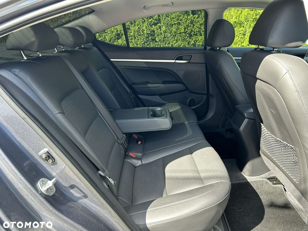 Hyundai Elantra - 8