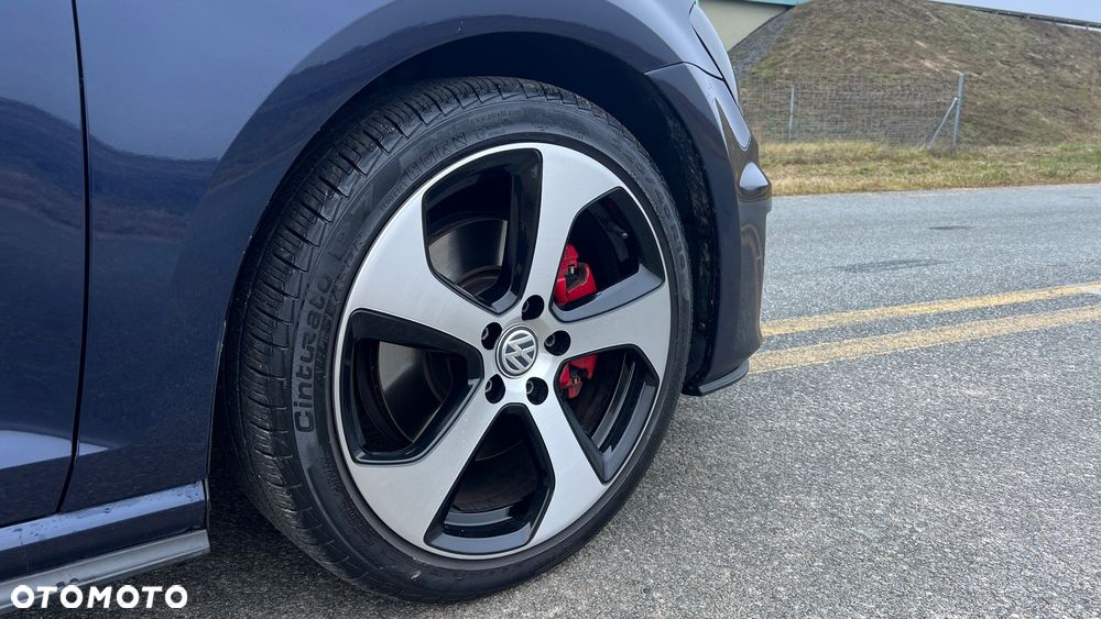 Volkswagen Golf GTI (BlueMotion Technology) - 28