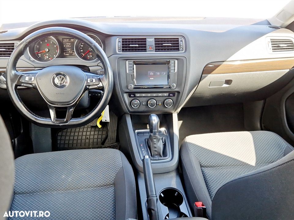 Volkswagen Jetta - 12