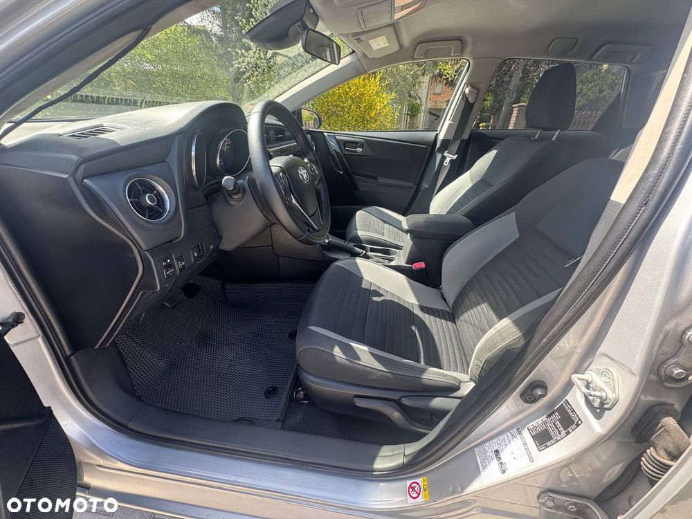Toyota Auris - 10