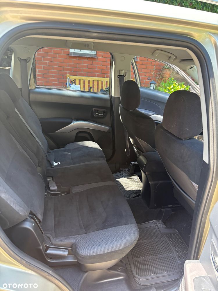 Mitsubishi Outlander 2.0 DI-D 4WD Intense - 10