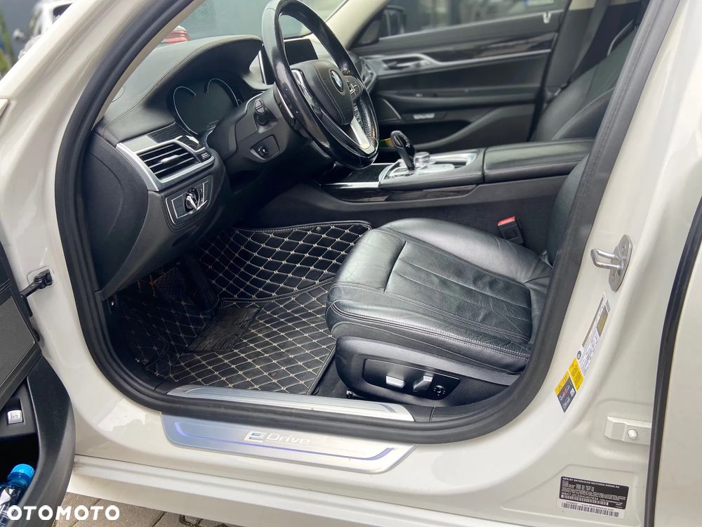 BMW Seria 7 740e iPerformance - 13