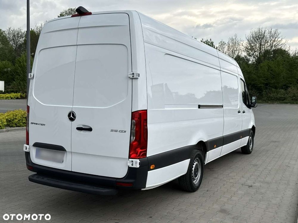 Mercedes-Benz Sprinter - 4