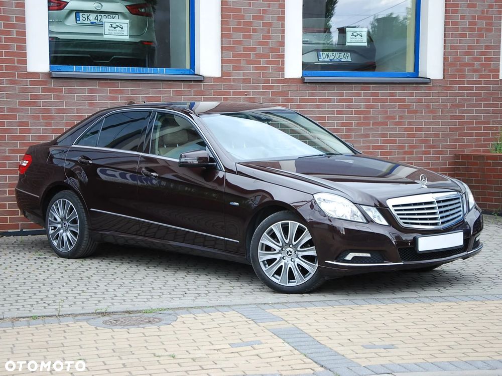 Mercedes-Benz Klasa E ver-200-cgi-blueefficiency-elegance - 21
