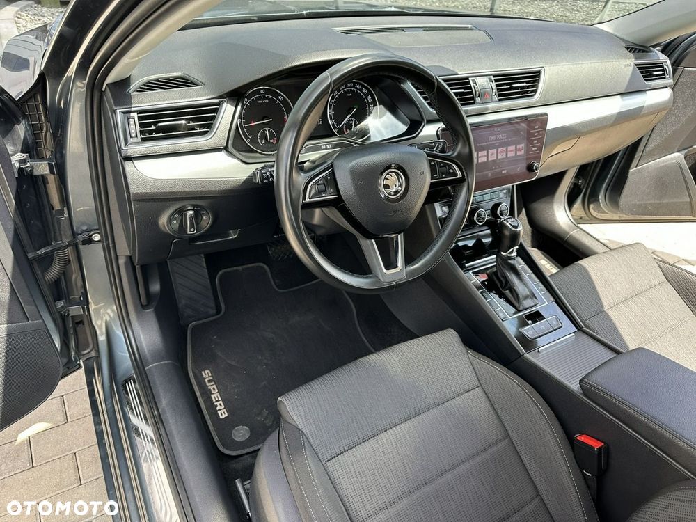 Skoda Superb 2.0 TDI SCR Ambition DSG - 9