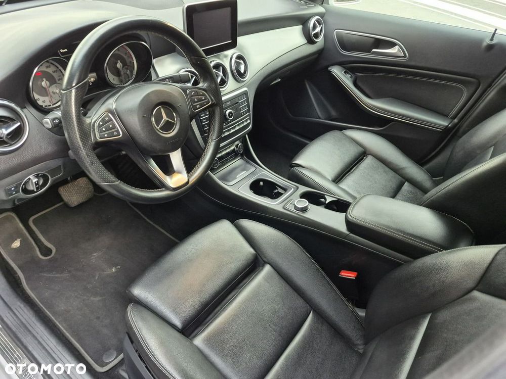 Mercedes-Benz GLA - 15