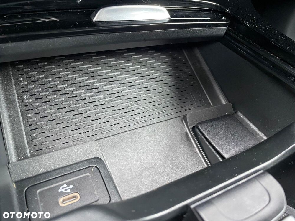 Mercedes-Benz CLA - 17