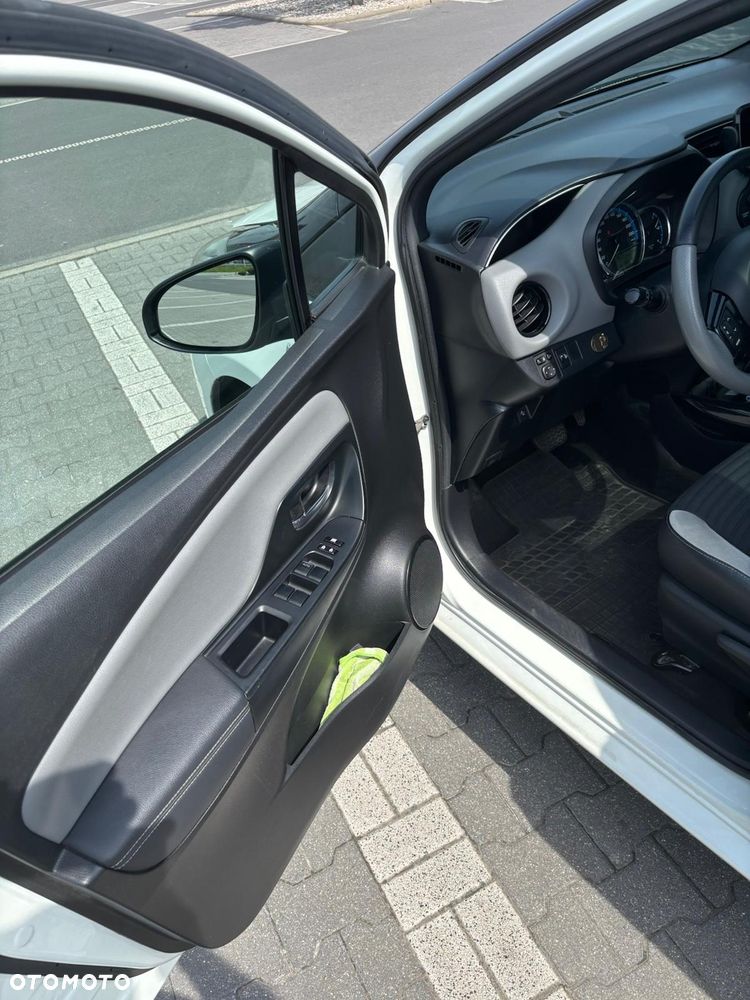 Toyota Yaris - 12