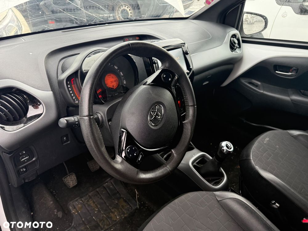 Toyota Aygo x-clusiv - 5