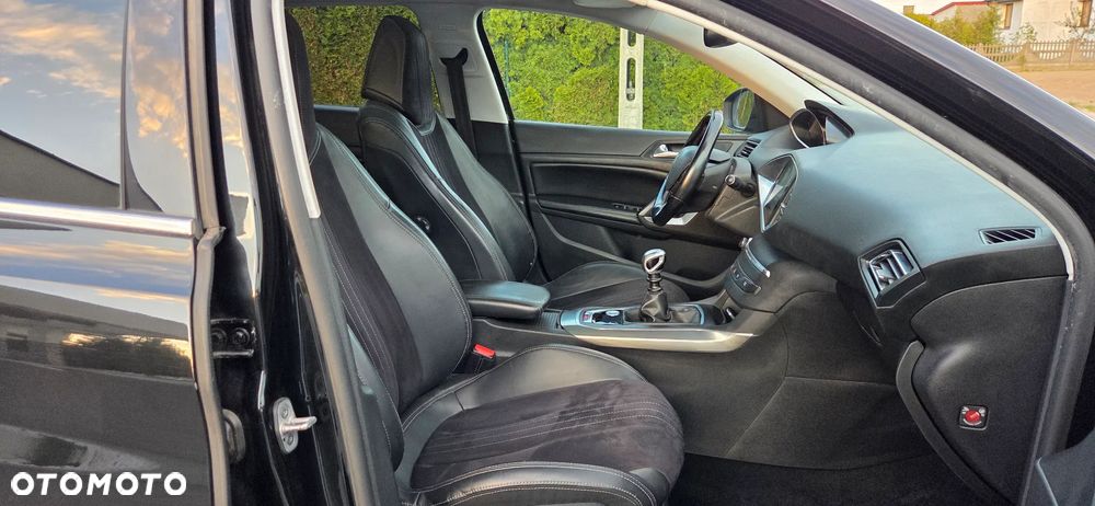 Peugeot 308 - 8